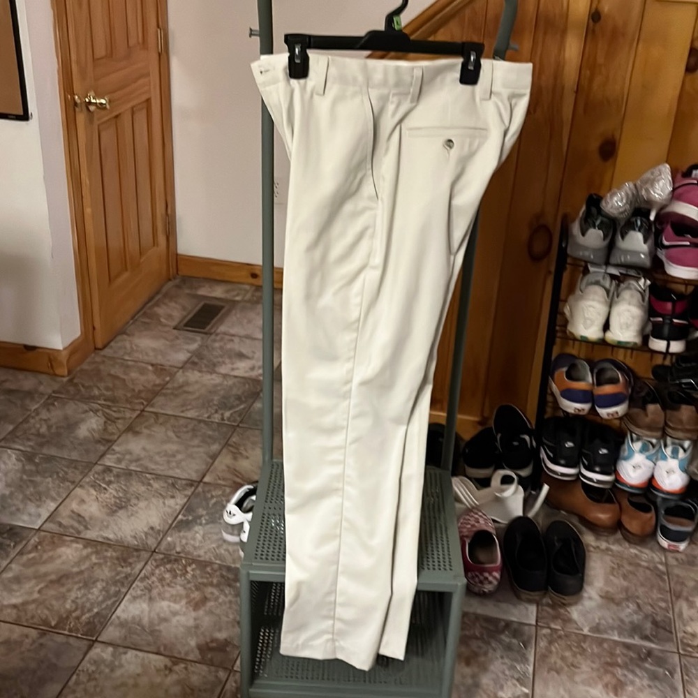 Dockers Cream Khakis - 32x32 Barely Worn